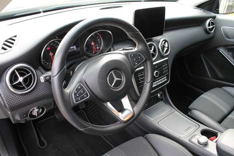 Mercedes-Benz A 180 Urban ' Black Edition! ' Rückfahrkamera
